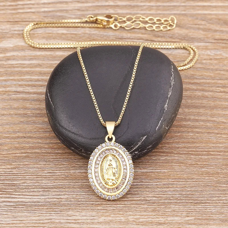 pendant necklace